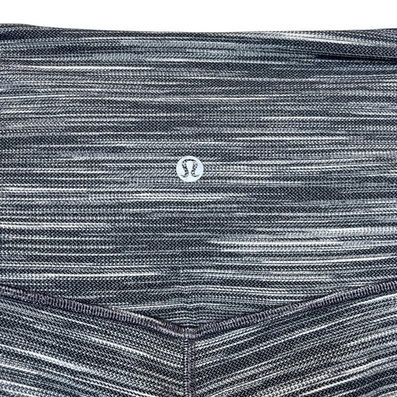 lululemon Align Crop 21” Cross Waist Mini Space Dye Herringbone Heathered Black - Picture 4 of 6